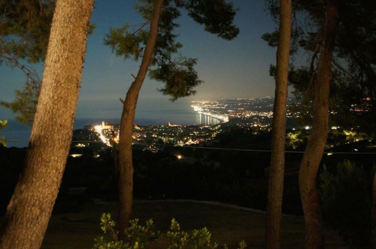 مبيت وإفطار سيرولو Tra Gli Alberi E Il Mare المظهر الخارجي الصورة